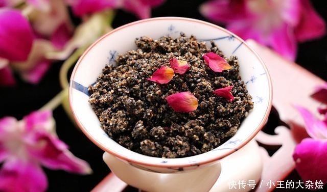 炒芝麻时,牢记“1不放4窍门”,芝麻不糊不苦,颗颗酥脆香味浓