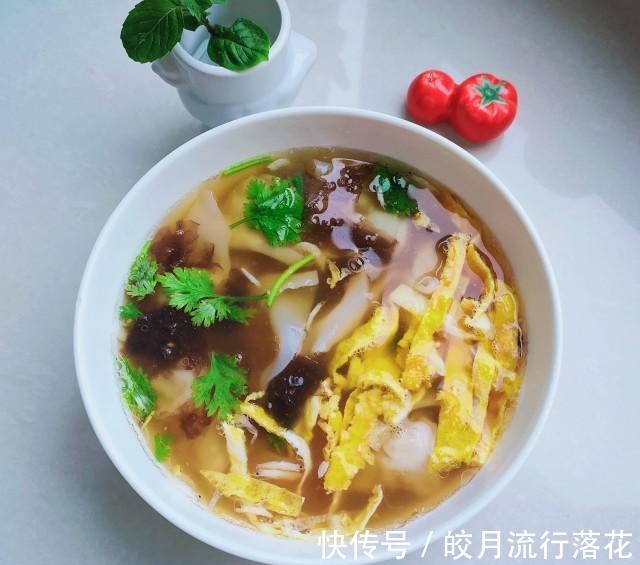 馄饨|紫菜酸汤馄饨，汤鲜味美，美味早餐！