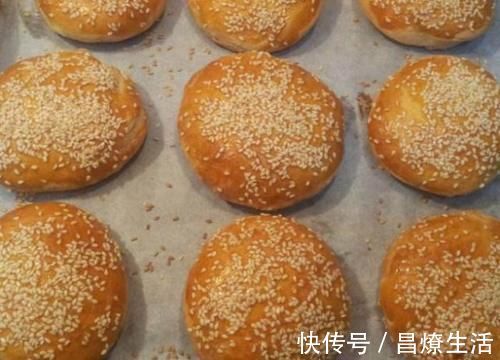 想吃烧饼自己做,省钱又好吃,成本不到一块钱,酥香层次多