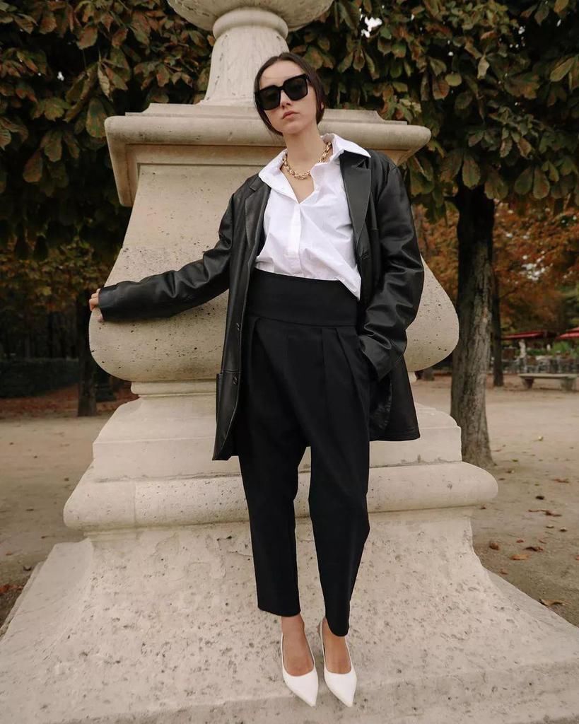  纸袋裤|别老穿阔腿裤了，今年秋冬这4条裤子最流行！