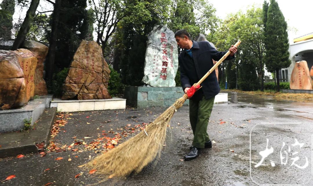 安徽“祖孙三代”，接力为14位烈士守墓