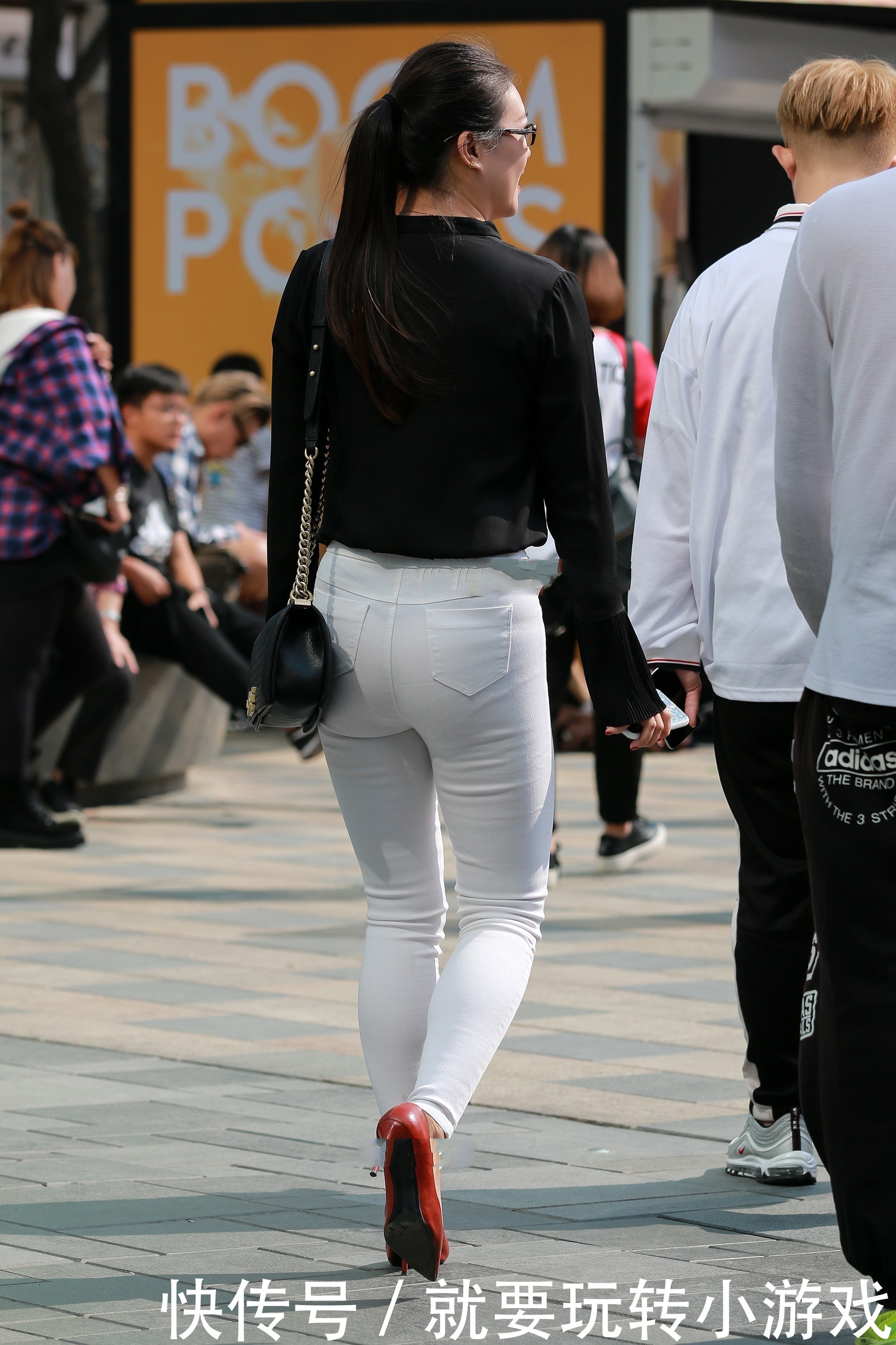 搭配|黑白的简单搭配,上下的颜色反差,干净又大方