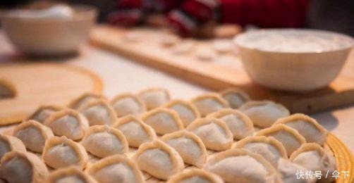 饺子做好后别直接放冰箱,教你简单2招,不粘连不开裂能放1个月!