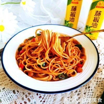 #清香麻爽秒入魂#麻辣芽菜拌面