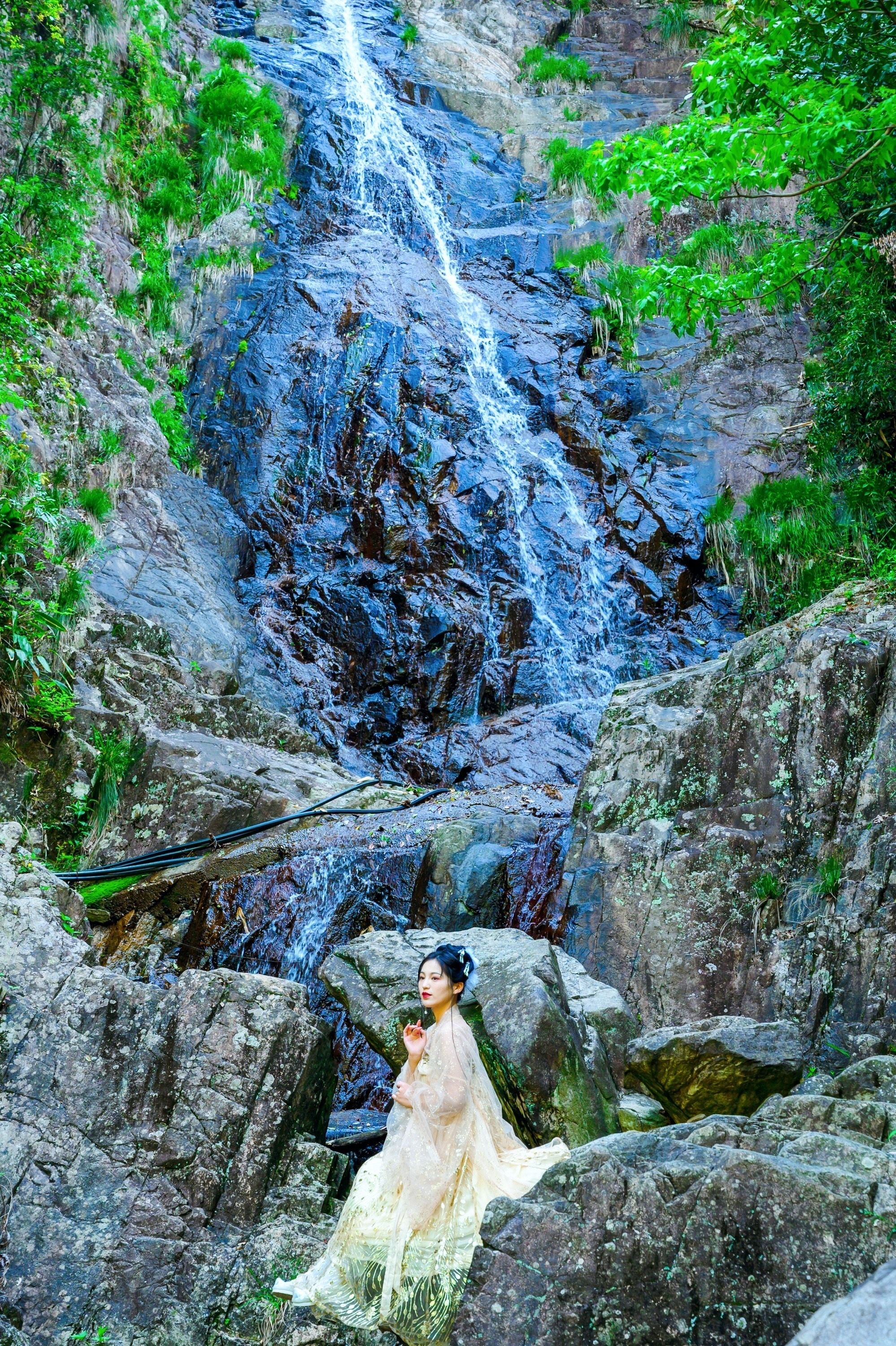 安吉浙北大峡谷，北纬30度线上的奇特山景，九大游乐项目等你挑战