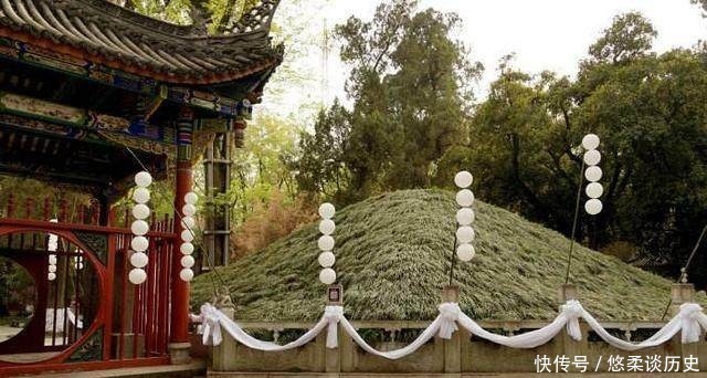 世人说起他都充满敬仰,谁知他死后还骗了世人千年