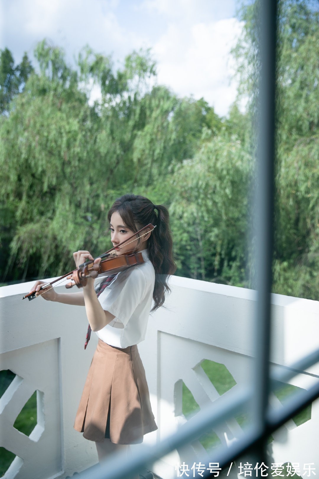 小姐姐|live打歌时冯提莫做了这件事,综艺效果你觉得有吗