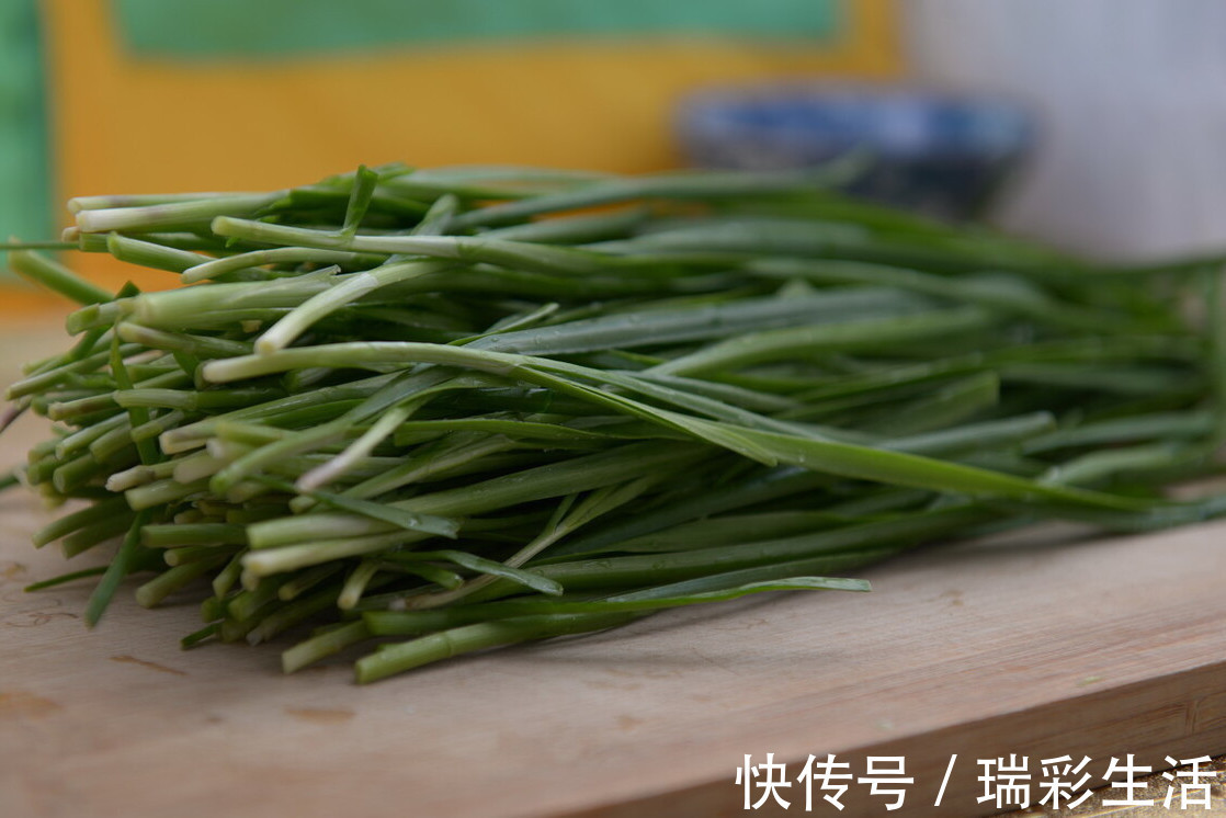 花椒油|调韭菜馅，直接拌馅是错的，多做1步，韭菜翠绿又鲜香，不会出水