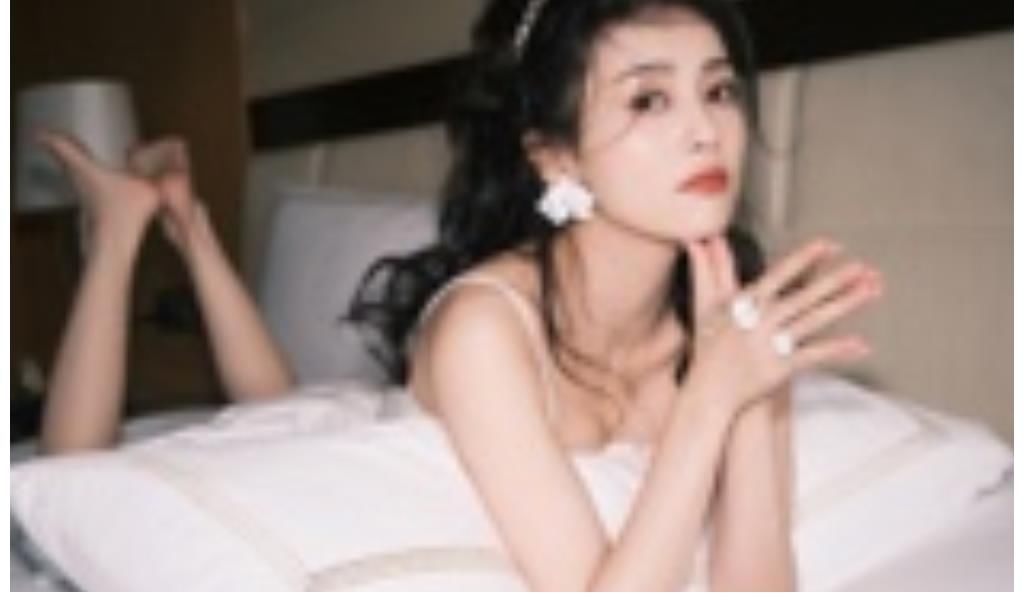 白鹿做菜離鍋3米遠(yuǎn)，看得人心驚肉跳，還不如安安靜靜做個(gè)美少女！