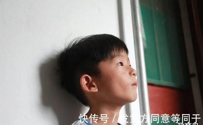 自卑|幼儿园衍生“新型暴力”，孩子在一旁默默忍受，家长却尚未察觉