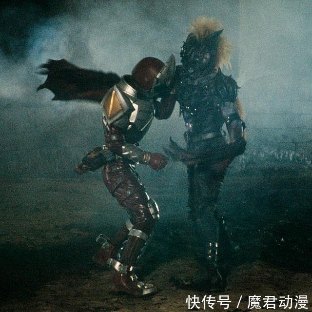 前辈|假面骑士剑:蝙蝠不死兽开局暴打橘前辈,封印之后沦为废弃的底牌