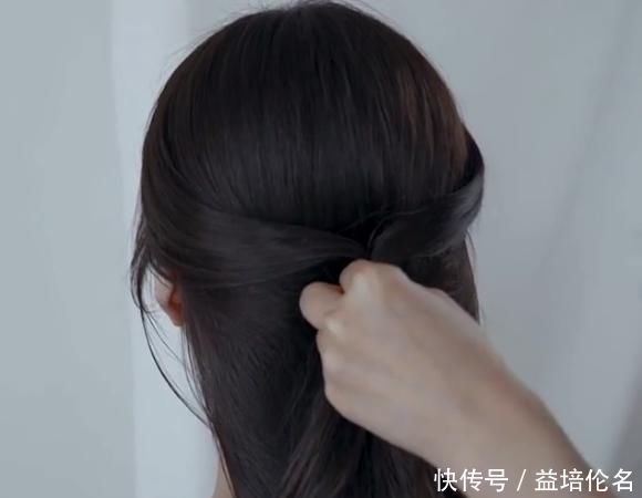 发型|女孩编完一款韩式简约发型后,给人感觉格外优雅,网友:走两步就散了