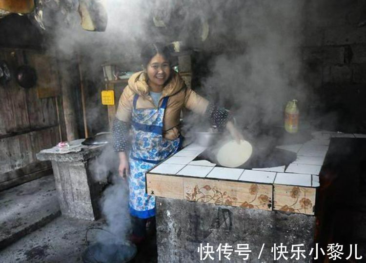 孩子|重庆妈妈10年生7个孩子,家庭倚靠猪和丈夫,自称未来生活很美好