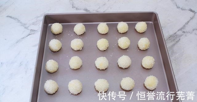 嘴馋的朋友看过来,用椰蓉做成的小吃,软糯香甜!