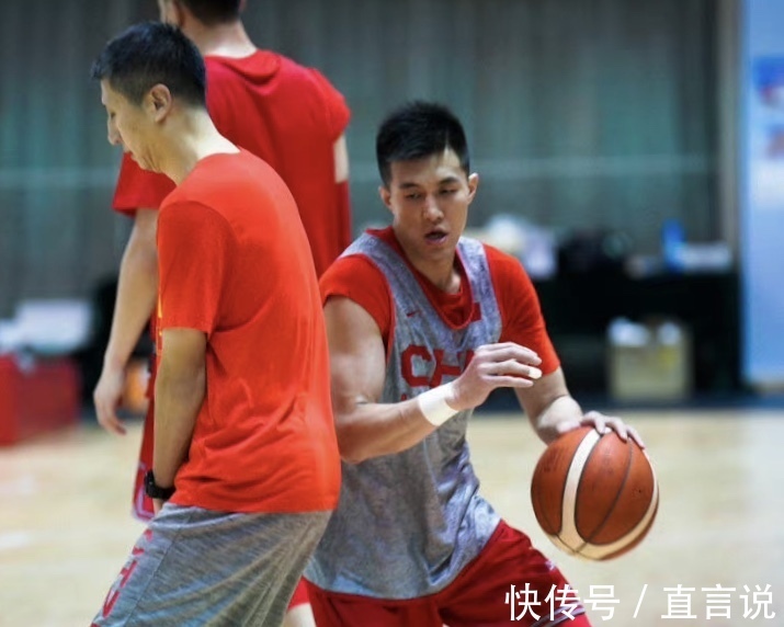 男篮|中国男篮训练照暗藏玄机,杜锋狠心抓双核,吴前成世预赛秘密武器