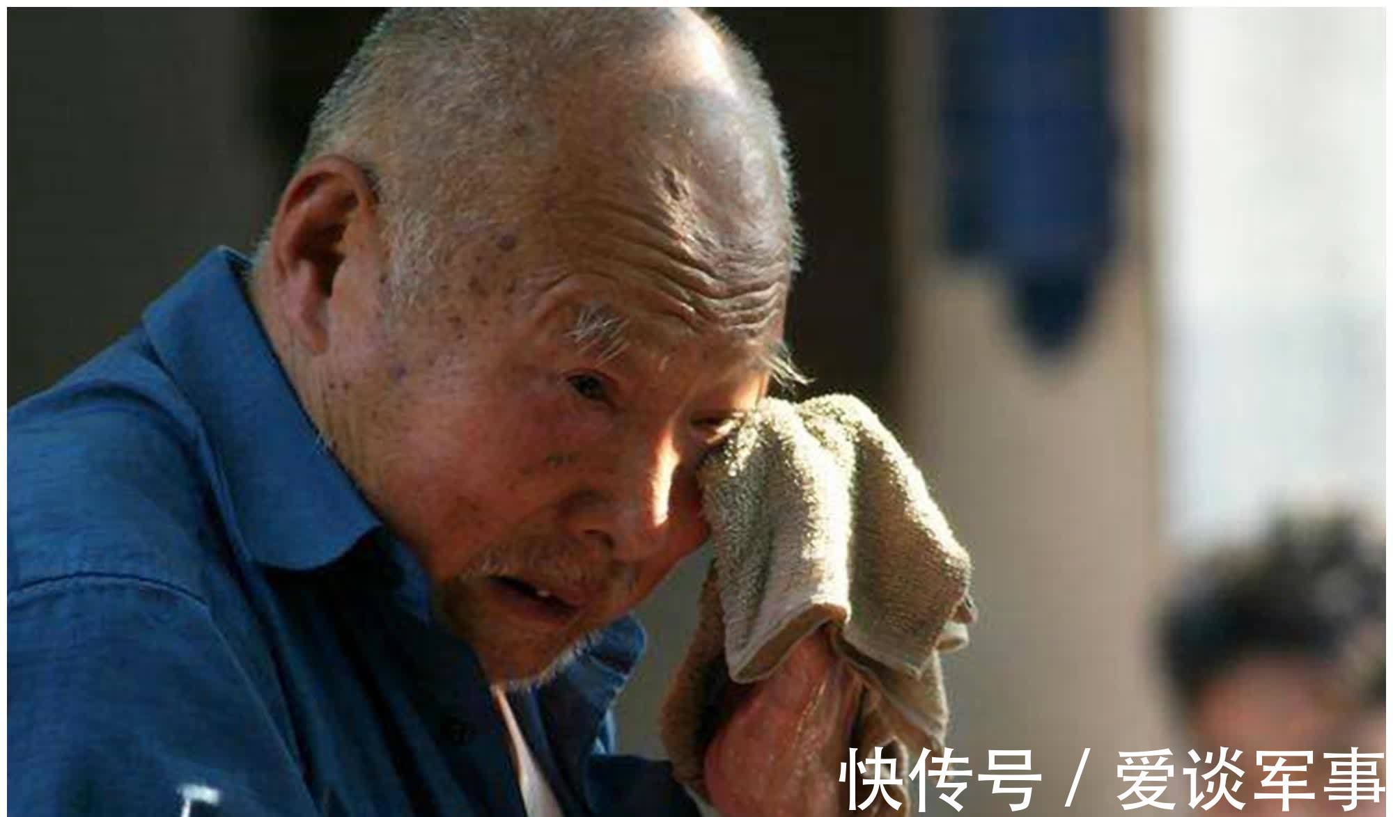 弟弟|“啃女”现象逐渐流行,老人为占便宜装糊涂,女儿不明所以乐呵呵