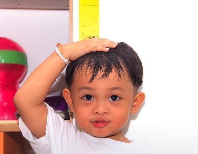 家长们|孩子身上三个部位“短”，将来可能不会长太高，家长要“早知道”