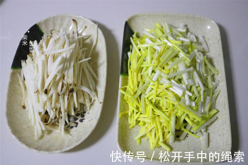 鲜香|这两种食材是绝配，大火一炒，2分钟出锅，不放肉却比肉香