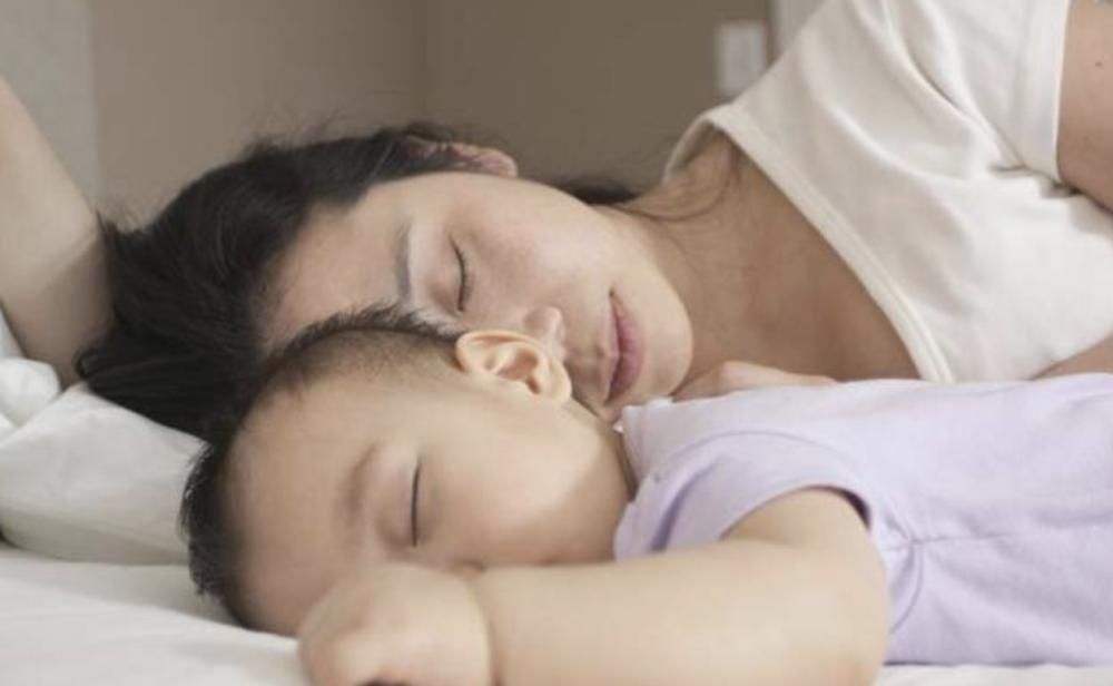 儿科医生|宝宝和谁睡,会影响将来性格儿科医生建议最好在6岁前完成分房