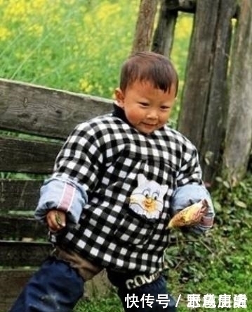 哥哥|把妹妹托付给乡下的姥姥，把哥哥给乡下奶奶，几天后，妈妈笑喷了