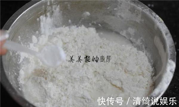 烙饼要暄软,用对水是关键,这样和面,凉了饼也特别软!