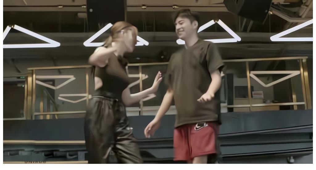 張天愛的功夫真好，1分鐘制服男嘉賓，網友：“可以發展動作片”