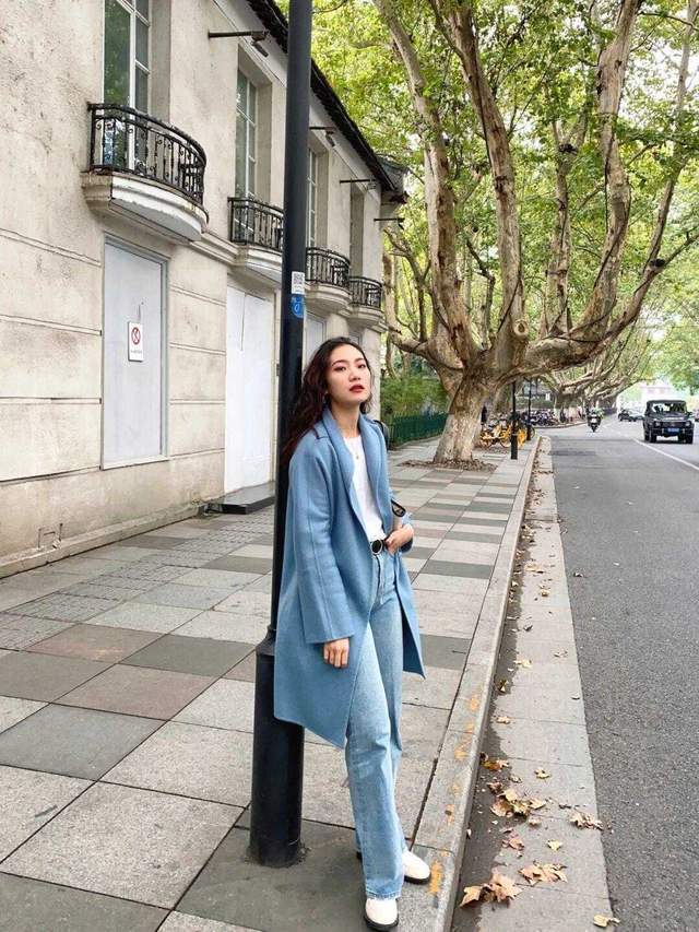 大衣|不止黑白灰经典,今冬更流行雾霾蓝大衣,时髦又百搭,太经典了