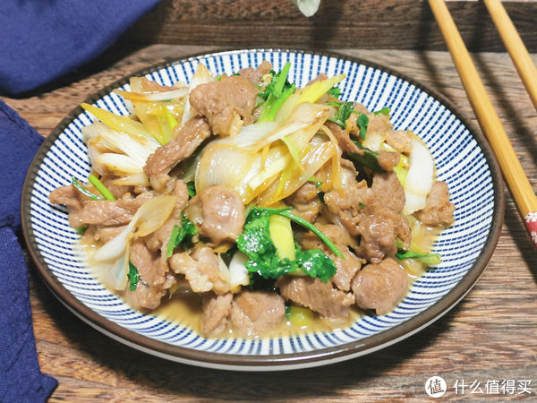 羊肉这样炒，不腥不膻鲜嫩多汁，儿子一人吃一盘都不够，太受欢迎