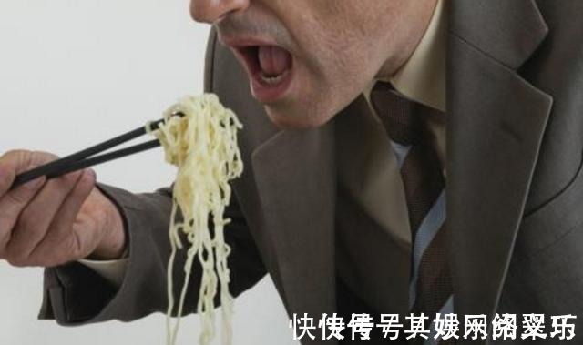 小李|32岁男子不抽烟、不喝酒癌症离世, 医生 1个习惯害的!