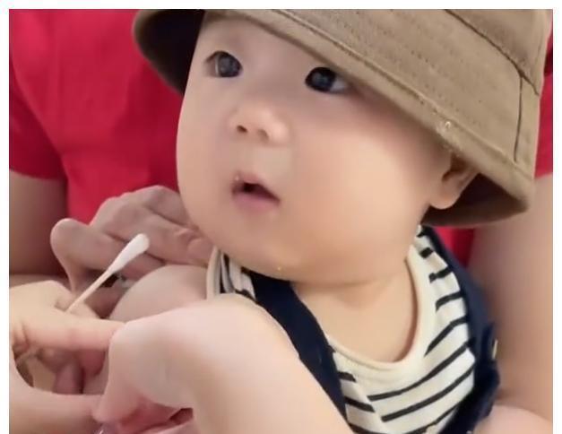 萌娃|来吃眼泪的?福建萌娃被扎2针崩溃大哭,尝到眼泪味道后秒变脸