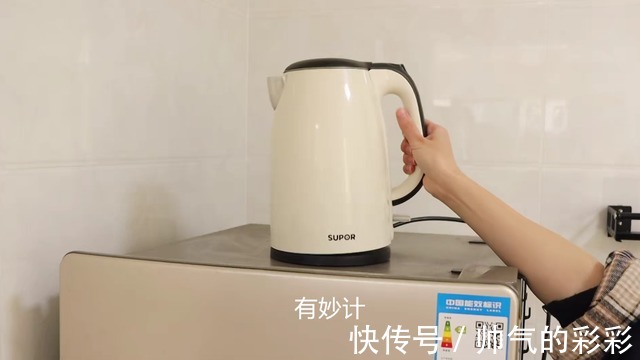 不管家里有没有钱，冰箱上最好别放4样东西，有的别忘了挪走