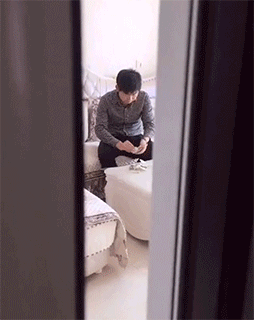 |搞笑GIF:妹子 你们成功欺骗了我的眼睛