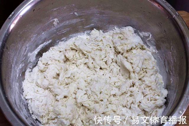 和面时多加一种料,无论做馒头还是做包子,快速发满盆,香软蓬松