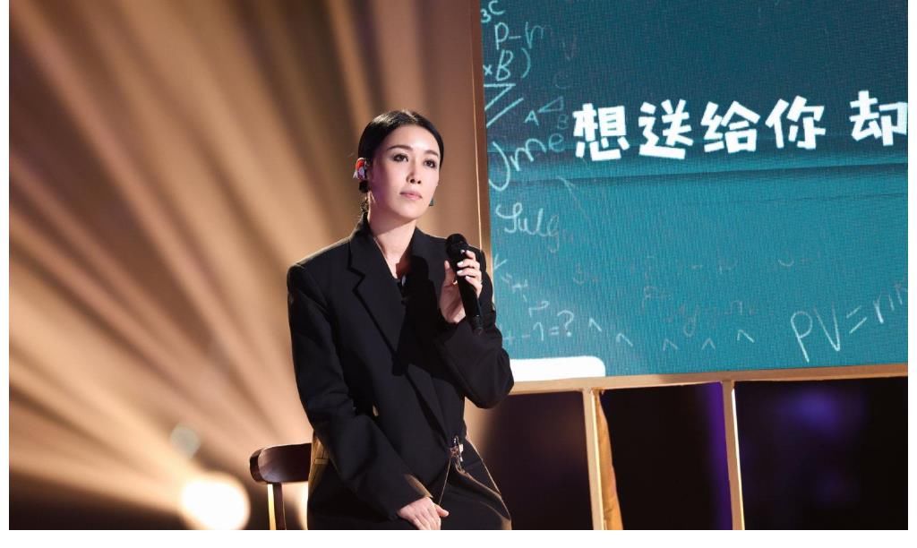 节目组|中国好声音:周深被节目组硬cue,3位导师按剧本扯关系,那英还踩一脚