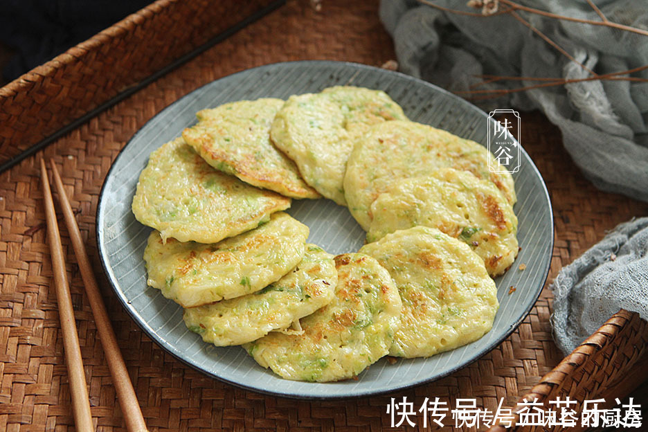 冬天这菜正当季,1块钱1斤做成早餐饼,不发酵不揉面,营养解馋