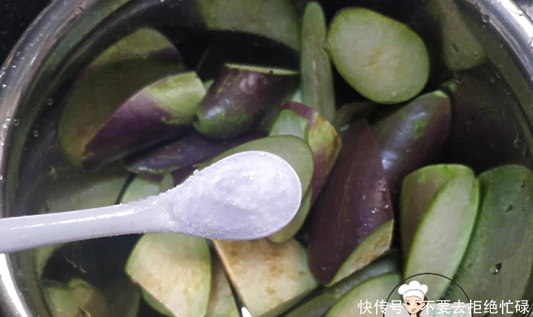 天热没胃口,把三样素菜炒在一起,又香又下饭,上桌直咽口水!