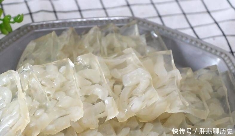  做猪皮冻时，不能直接焯水！多做1步，晶莹剔透，爽滑Q弹，没腥味