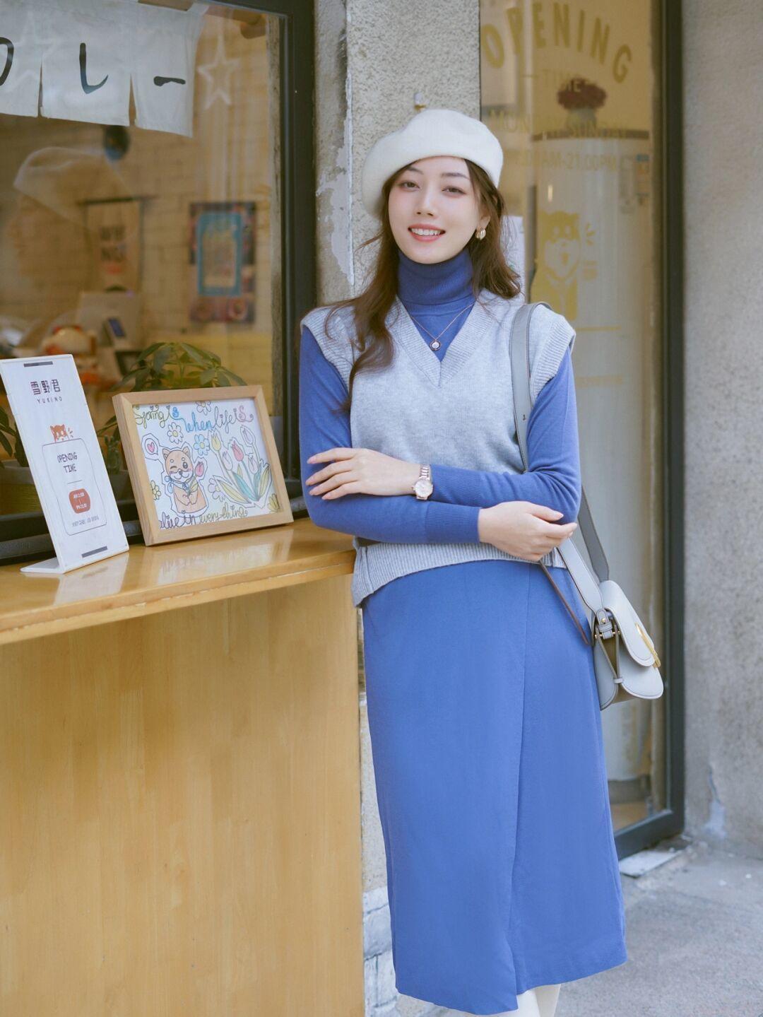 搭配 这才是冬季穿衣的典范,不刻意扮嫩,一件“毛衣”就足够