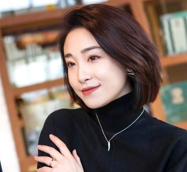 正确 这才是毛衣的正确穿搭,简单优雅又减龄,轻松穿出20岁的感觉