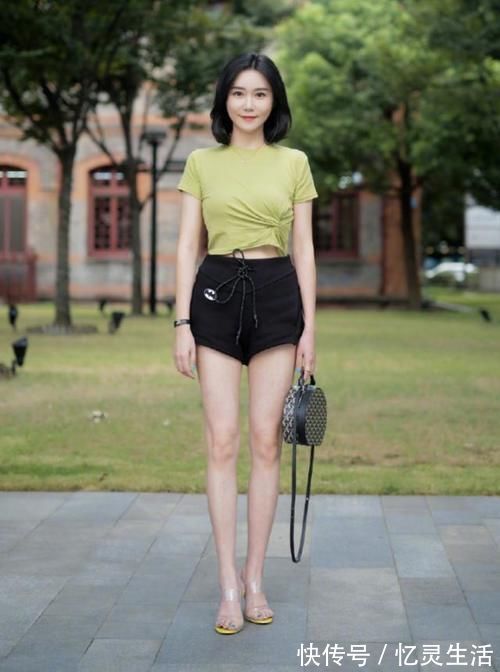 蕾丝|街拍:如何把热裤穿得更时髦,15套潮人街拍,半个月穿搭都不重样
