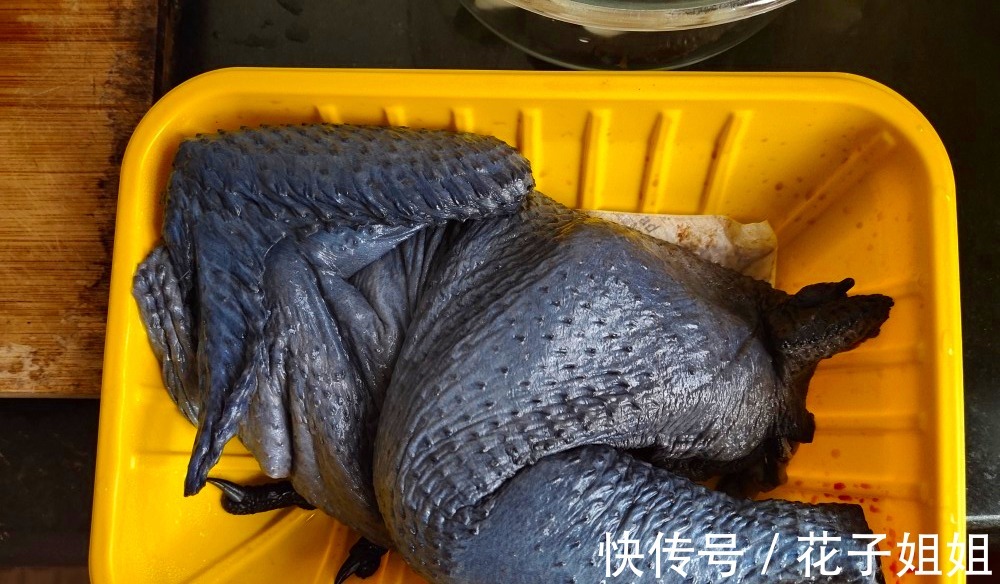 鸡汤|不管是炖土鸡还是炖乌鸡，牢记“2放3不放”，鸡汤鲜美不腻更好喝！
