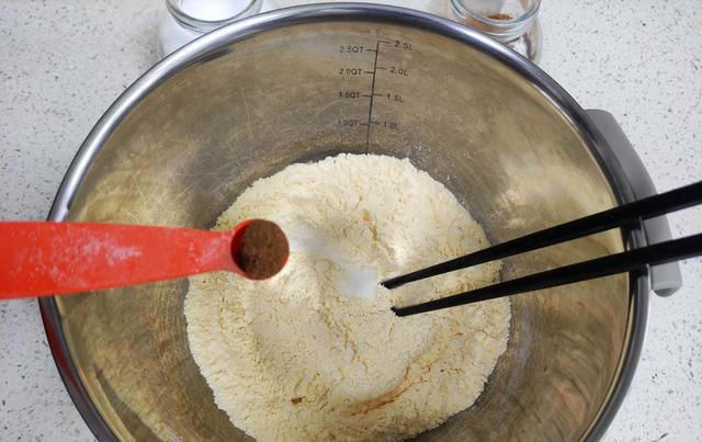  霍霍光|家里有玉米面的赶紧翻出来，跟我一起做这个嘎巴脆的小薄饼吃