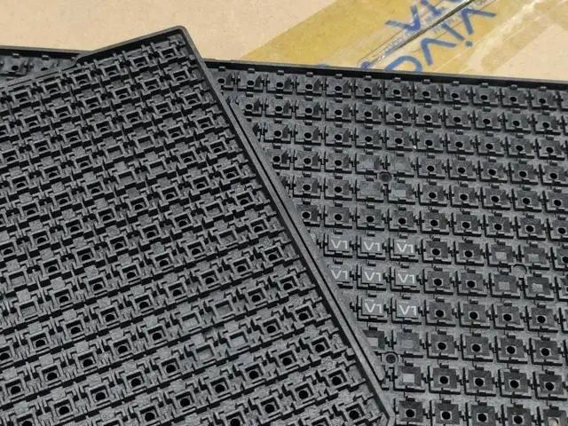 赵薇|赵薇作品被多平台除名；爱奇艺将取消未来几年偶像选秀节目；最高法、人社部：＂996＂严重违反法律规定丨邦早报