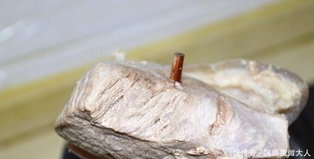 简简单单的一个小菜,一端上桌就被抢光了