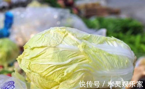买白菜时,选黄叶的好还是绿叶的很多人一直买错了,难怪不好吃