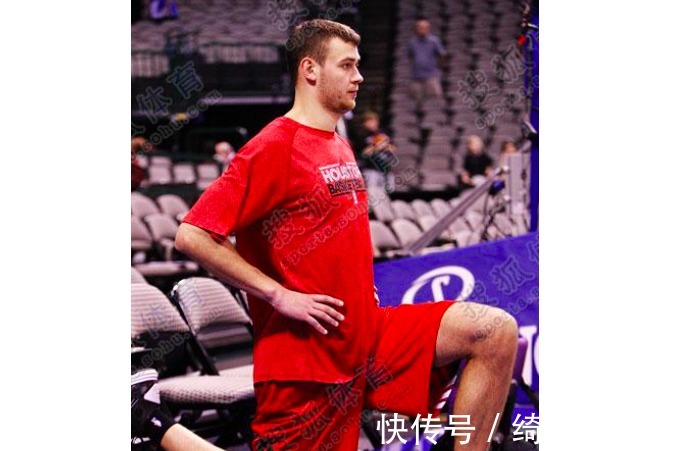 总冠军|总冠军豪门再出大昏招,深夜放弃2米14NBA巨星,铁了心逼周琦离队