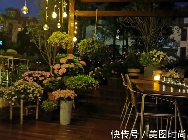 下午茶|一楼430㎡大院子,用1年半建成花园,网友:你这是建了个公园吧?