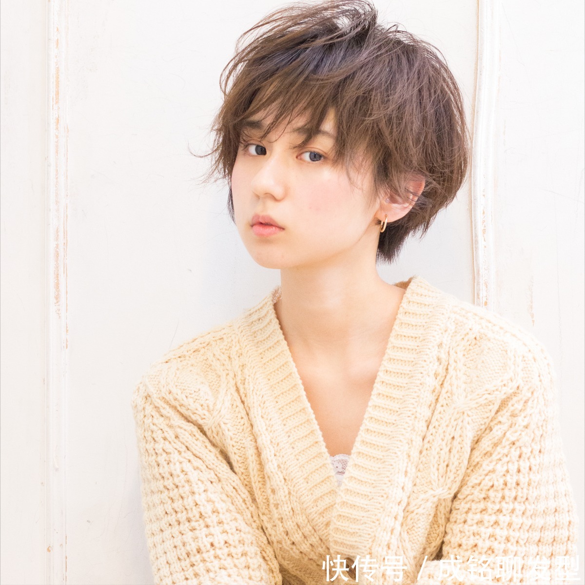 卷发 圆脸的女生怎么烫发显脸小?试试这六款卷发,时髦洋气又有品位