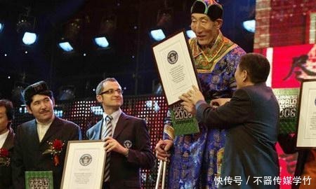 第一高人鲍喜顺:不顾医生劝阻坚持让美娇妻生子,如今下场真解恨