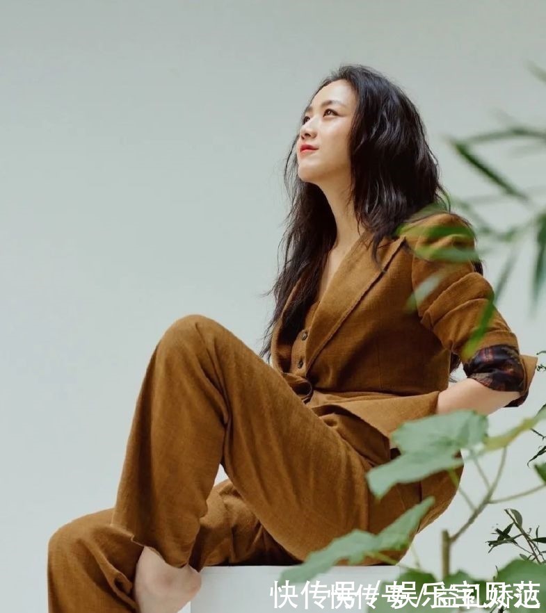 淡颜系|双眼皮、一字眉已经过时了,现在的美女标准是这样……